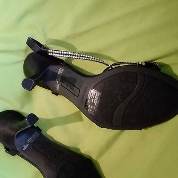 Heels - Picture 3 of 4